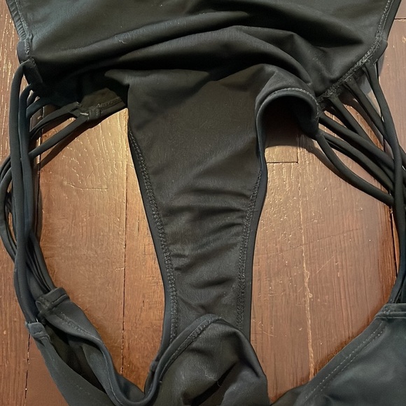 Women's Tobi Fine Line Strappy One Piece Swimsuit Large - Picture 15 of 15